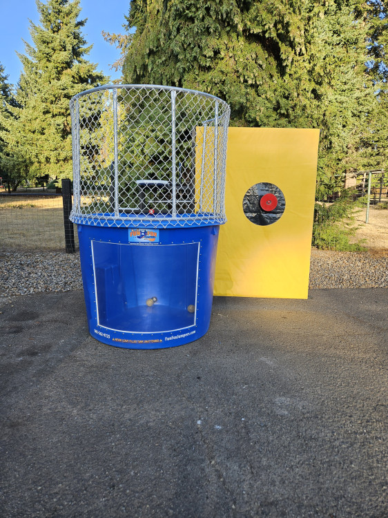 Dunk tank